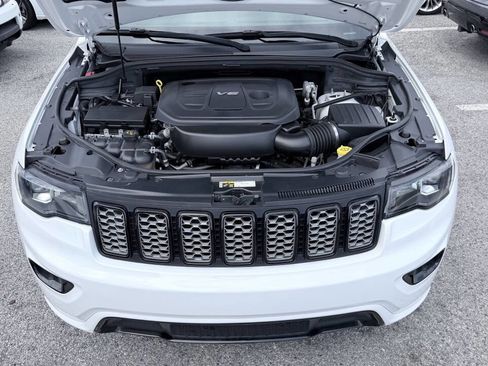 Used 2017 Jeep Grand Cherokee Altitude image 10