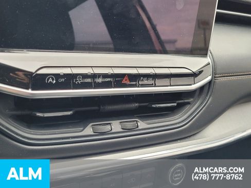 Used 2023 Jeep Compass Limited image 10