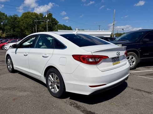 Used 2015 Hyundai Sonata SE w/ Option Group 02 FWD image 3