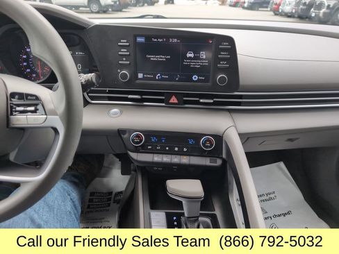 Used 2023 Hyundai Elantra SEL FWD image 19