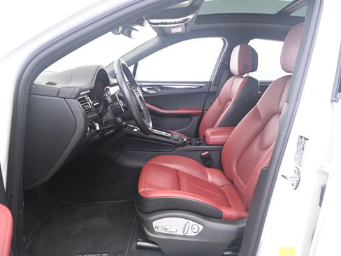 Certified 2024 Porsche Macan S AWD/4WD image 29
