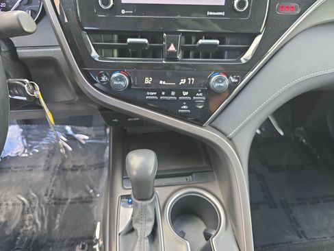 Used 2024 Toyota Camry SE image 30