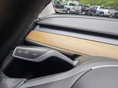 Used 2021 Tesla Model Y Long Range AWD/4WD image 17