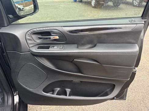Used 2016 Dodge Grand Caravan SE image 29