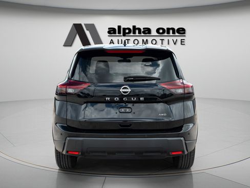 Used 2024 Nissan Rogue S AWD/4WD image 9