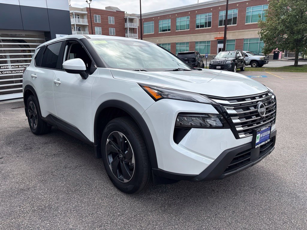 Certified 2026 Nissan Rogue SV AWD/4WD image 4