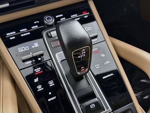 Used 2019 Porsche Cayenne AWD/4WD image 17