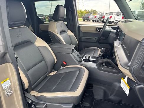 Used 2025 Ford Bronco Big Bend w/ Black Diamond Package image 12