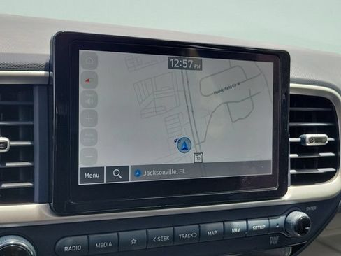 Used 2023 Hyundai Venue Limited FWD image 32