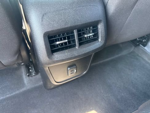 Used 2019 Chevrolet Equinox LT FWD image 20