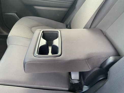 Used 2024 Toyota Highlander LE image 27