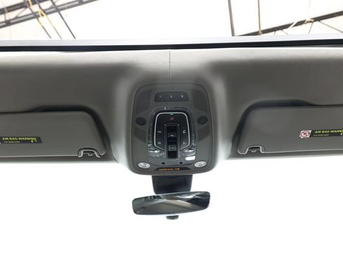 Used 2019 Bentley Bentayga image 49