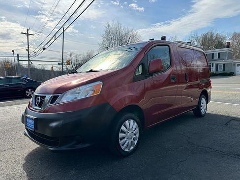 Used 2018 Nissan NV200 SV image 3