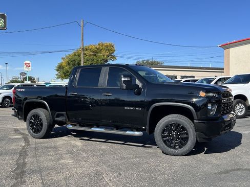 Used 2022 Chevrolet Silverado 2500 Custom w/ Custom Convenience Package image 19
