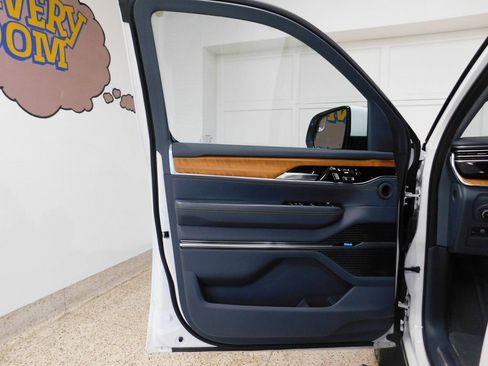 Used 2022 Jeep Grand Wagoneer Series II w/ Convenience Group III image 24