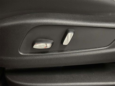 Certified 2024 Cadillac XT6 Luxury image 25