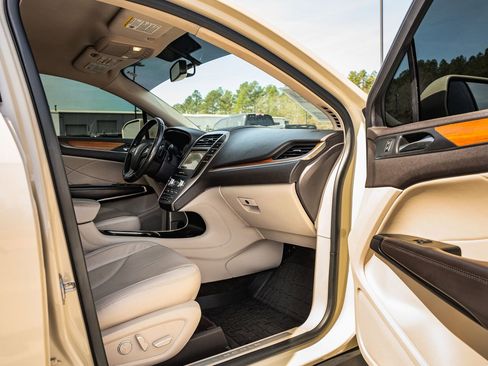 Used 2018 Lincoln MKC Select w/ Select Plus Package image 11