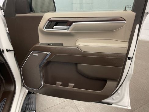 Used 2023 GMC Sierra 1500 SLT w/ SLT Premium Package image 28