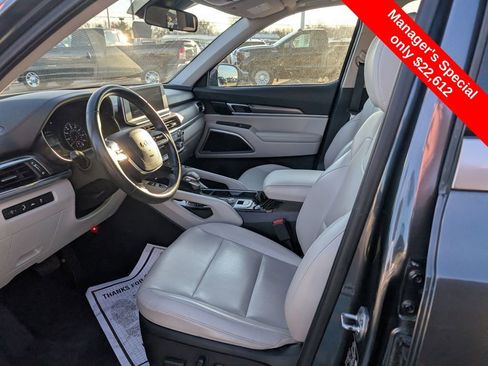 Used 2022 Kia Telluride S image 13