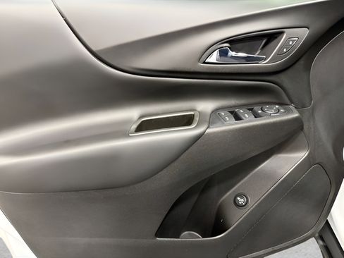 Used 2020 Chevrolet Equinox LT FWD image 9