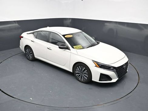 Used 2025 Nissan Altima 2.5 SV FWD image 43