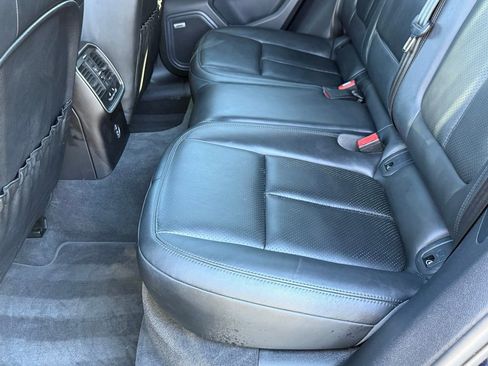 Used 2022 Porsche Macan w/ Premium Package Plus image 33