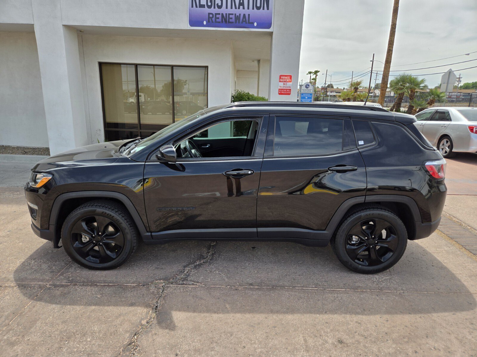 Used 2019 Jeep Compass Latitude FWD image 2