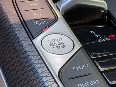 Used 2025 BMW M440i Coupe w/ Premium Package image 28