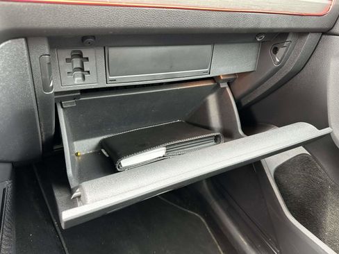 Used 2021 Volkswagen Tiguan SE w/ Panoramic Sunroof Package image 32