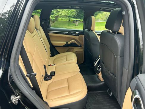 Used 2016 Porsche Cayenne AWD/4WD image 17