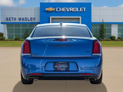 Used 2022 Chrysler 300 Touring L RWD image 6