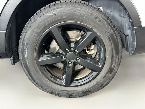 Used 2018 Ford Explorer XLT w/ Equipment Group 201A image 11