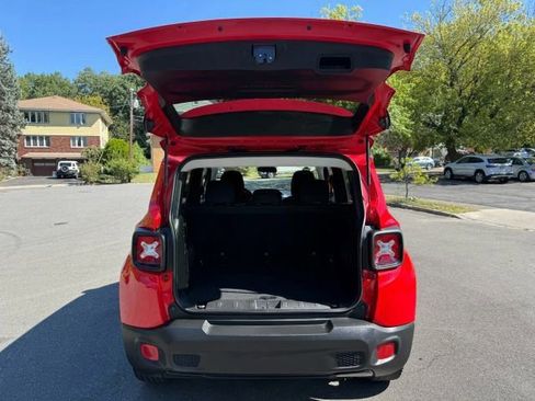 Used 2018 Jeep Renegade Altitude image 6
