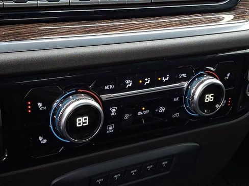 Used 2024 GMC Sierra 3500 SLE w/ SLE Value Package image 16