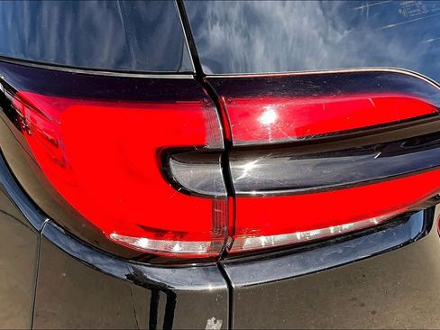 Certified 2024 Chrysler Pacifica Touring-L image 28