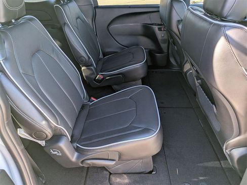 New 2026 Chrysler Pacifica Limited w/ Trailer Tow Group image 31