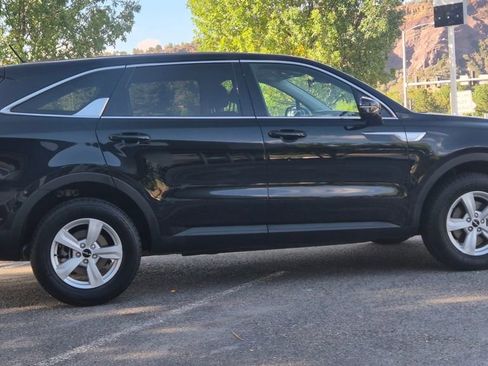 Certified 2023 Kia Sorento LX image 10