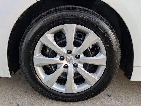 Used 2025 Toyota Corolla LE image 31