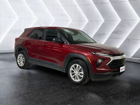 Used 2024 Chevrolet TrailBlazer LS w/ LS Convenience Package FWD image 1