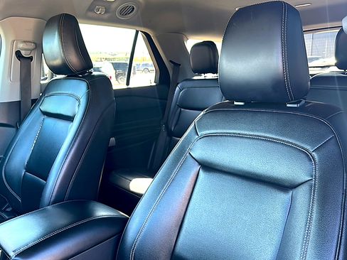 Used 2021 Ford Explorer XLT w/ Equipment Group 202A image 14