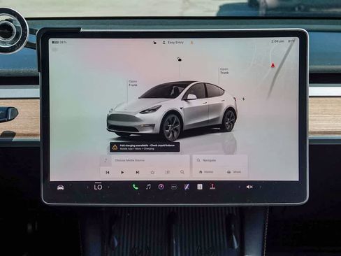 Used 2024 Tesla Model Y Long Range AWD/4WD image 12