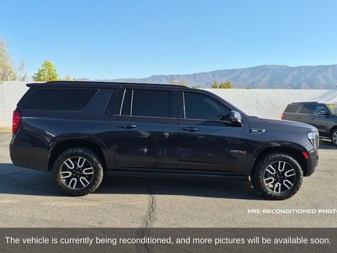 Used 2023 GMC Yukon XL AT4 w/ Technology Package AWD/4WD image 4