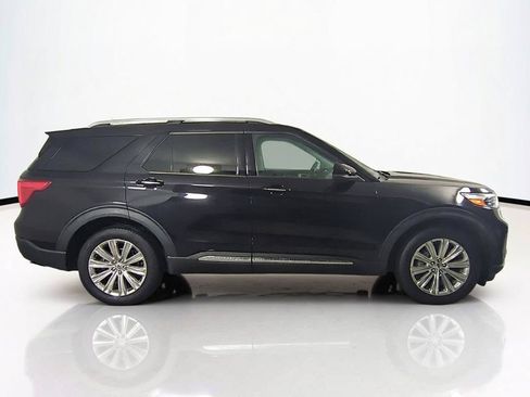 Used 2022 Ford Explorer Limited w/ Equipment Group 301A RWD image 3