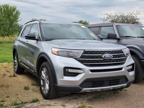 Used 2023 Ford Explorer XLT w/ Equipment Group 202A AWD/4WD image 1