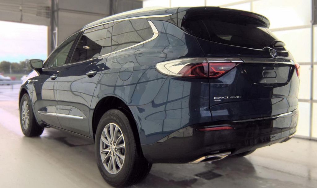 Used 2024 Buick Enclave Essence AWD/4WD image 4