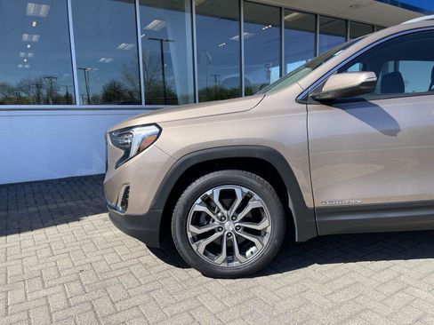 Used 2018 GMC Terrain SLT w/ Preferred Package FWD image 9