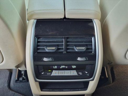 Used 2022 BMW X5 xDrive45e w/ Climate Comfort Package AWD/4WD image 17