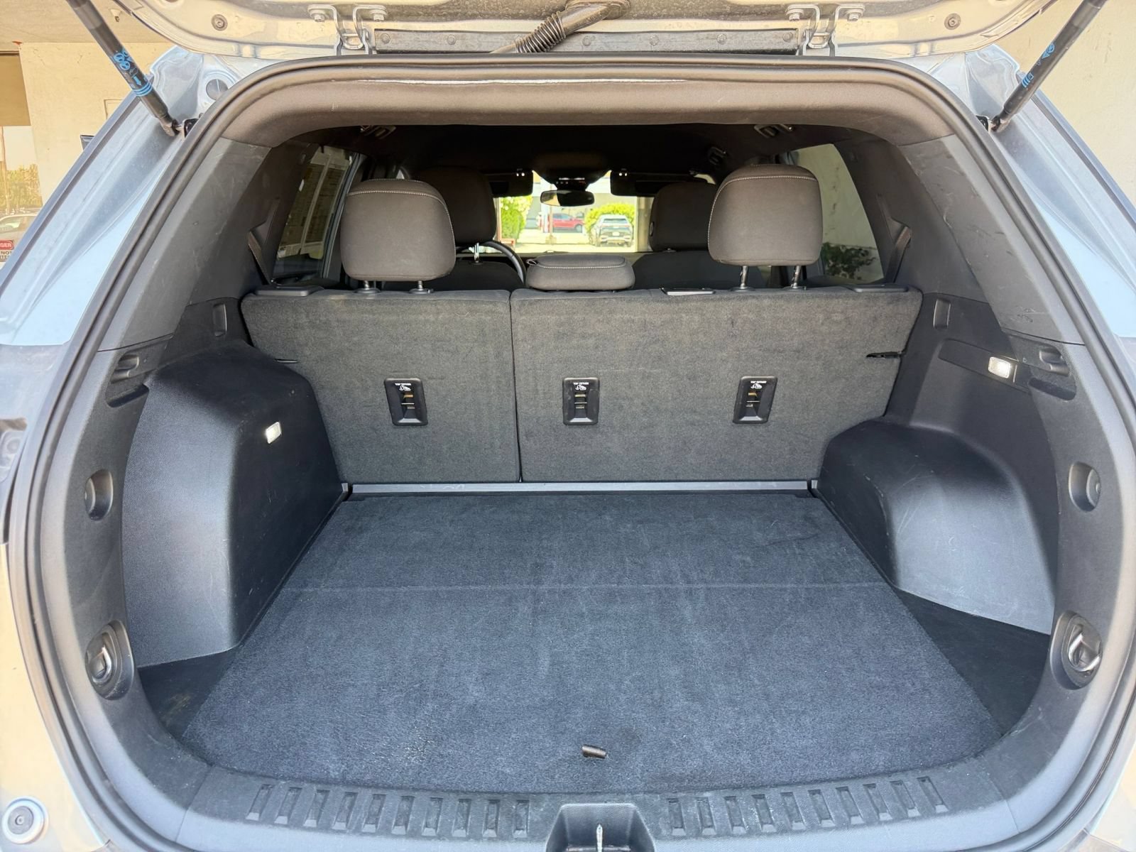 Used 2025 Chevrolet Equinox LT FWD image 31