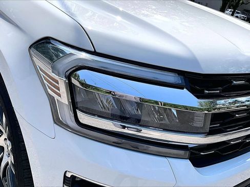 Used 2024 Ford Expedition Limited AWD/4WD image 32