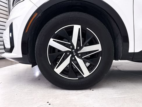 Used 2021 Kia Sorento S FWD image 14